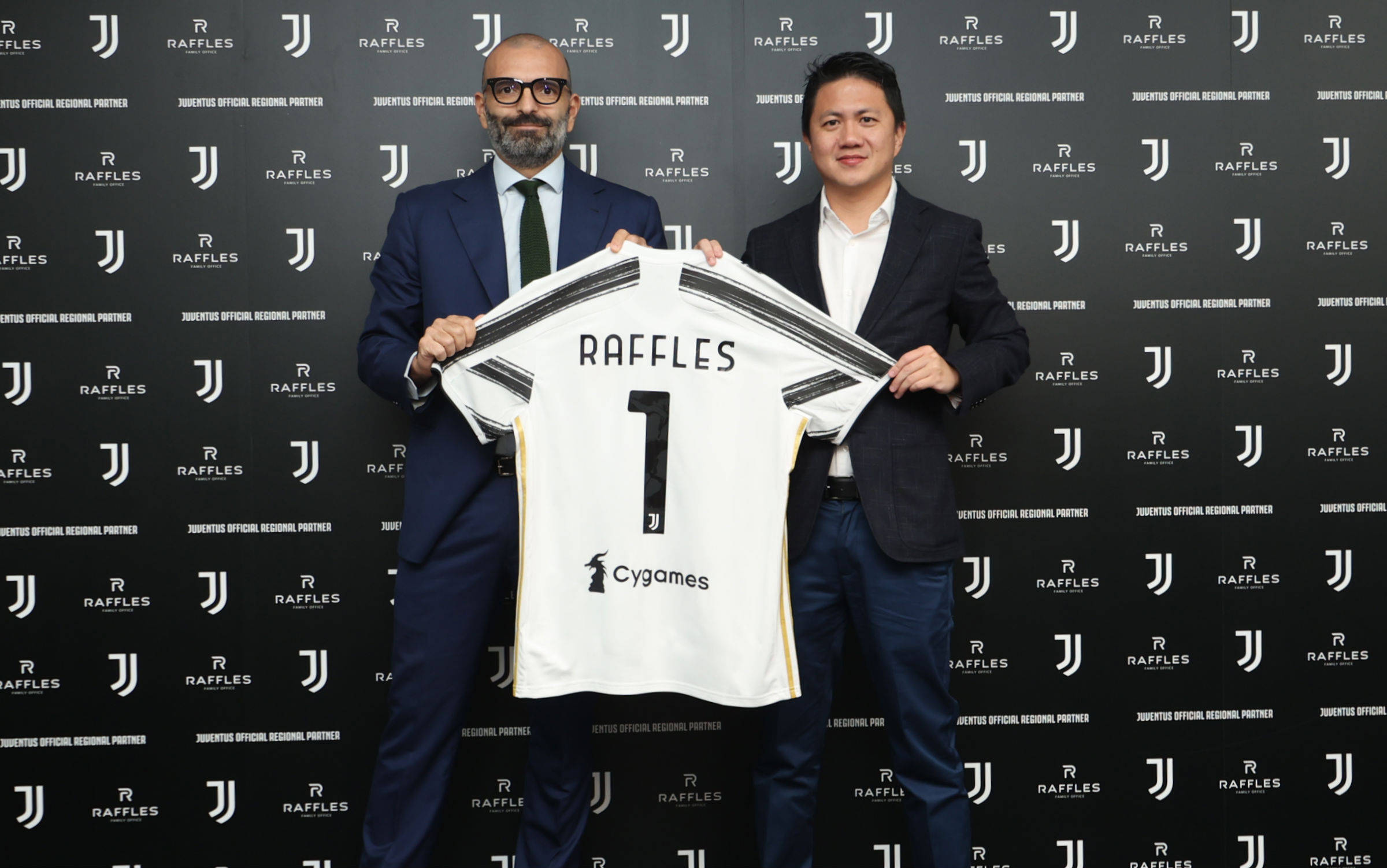 那不勒斯官方：洛博特卡在意杯赛前热身时左腿后胫肌拉伤