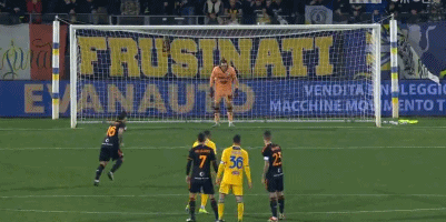 足球欧洲媒体盛赞某国脚：执行力极强（欧媒盛赞某国脚：执行力出众）