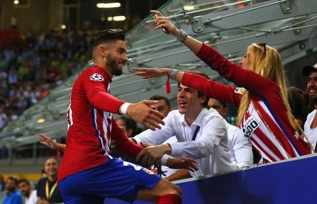 曼晚：曼联决定让莱昂先在青训梯队效力，以适应英格兰足球（曼晚：为适应英格兰足球，曼联将安排莱昂先随青训队出战）