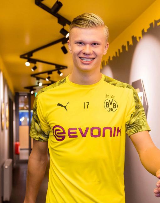 边锋突破一条龙，全场沸腾