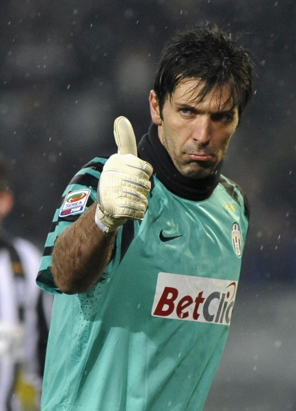 巴顿：李嗣镕一直很努力地训练，他的中超首秀应该是满分（巴顿称李嗣镕训练刻苦，中超处子秀堪称满分）